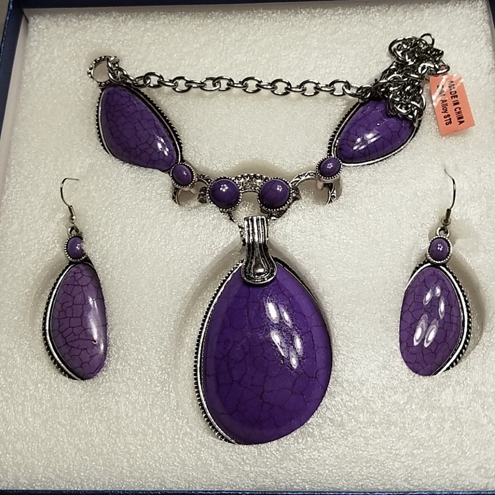 Necklace and earrings set